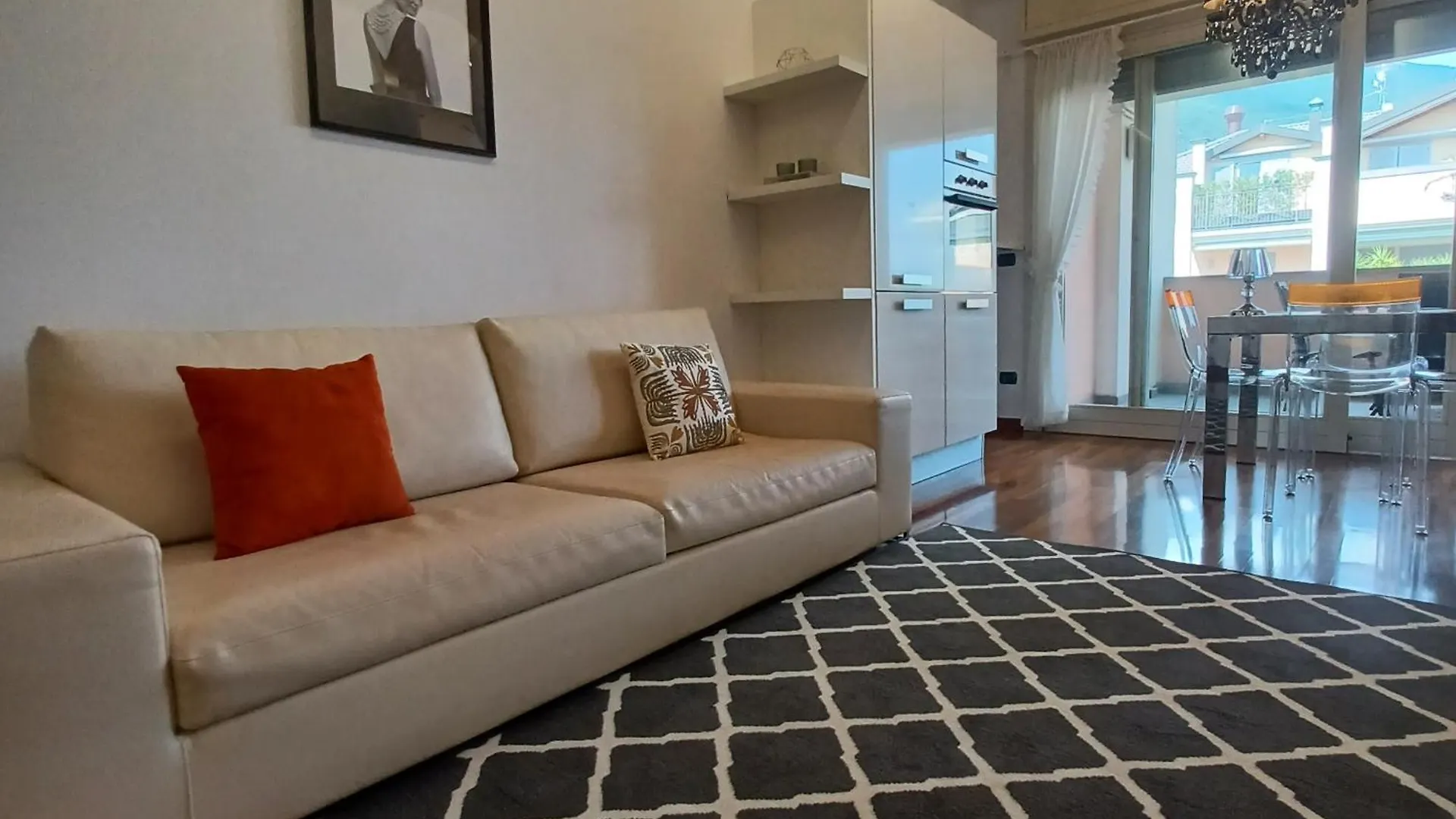 사르니코 Promenade Luxury View 아파트